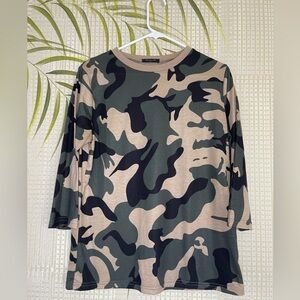 Blooming Jelly Camo 3/4 sleeved top Size M